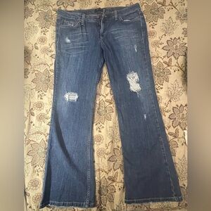 Levi’s womens dark blue 518